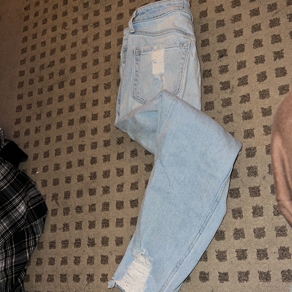 Hollister ripped jeans - Picture 2 of 3